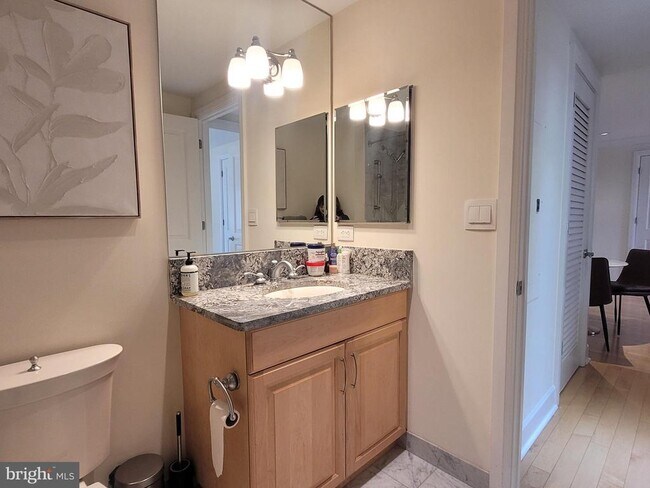 Building Photo - 1701 Locust St