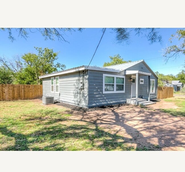 Building Photo - COMING MARCH 2026 - Fully Renovated 3 Bedroom Home!!