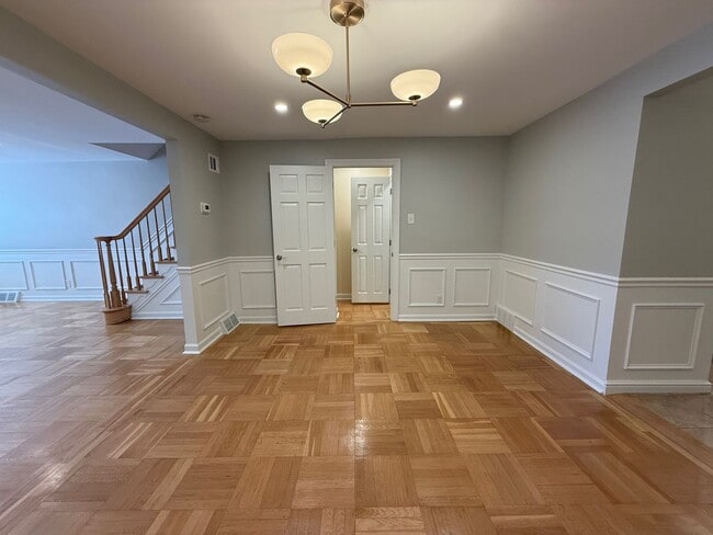 Building Photo - RARELY Offered completely RENOVATED PACKER PARK 3 Bedroom/2.5 Bath HOME w/ Central AC-HARDWOOD Fl...