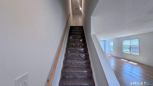 Building Photo - 44 Mettler St