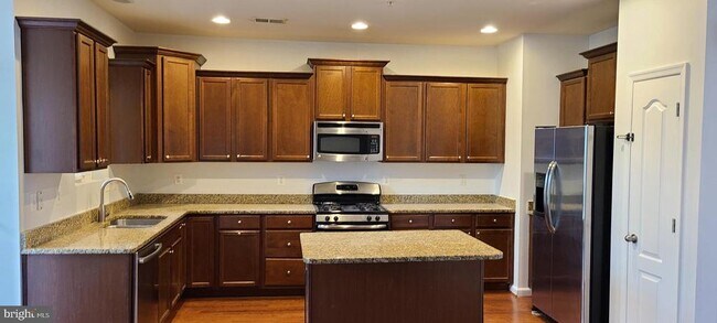 Building Photo - 7538 Stonehouse Run Dr