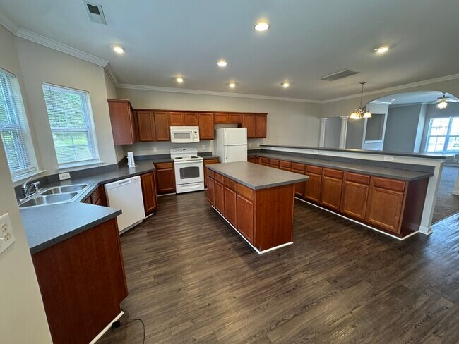 Building Photo - Amazing Deal! Great Location! 3 Bedroom 2.5 Bath Town Home! Playground in community!