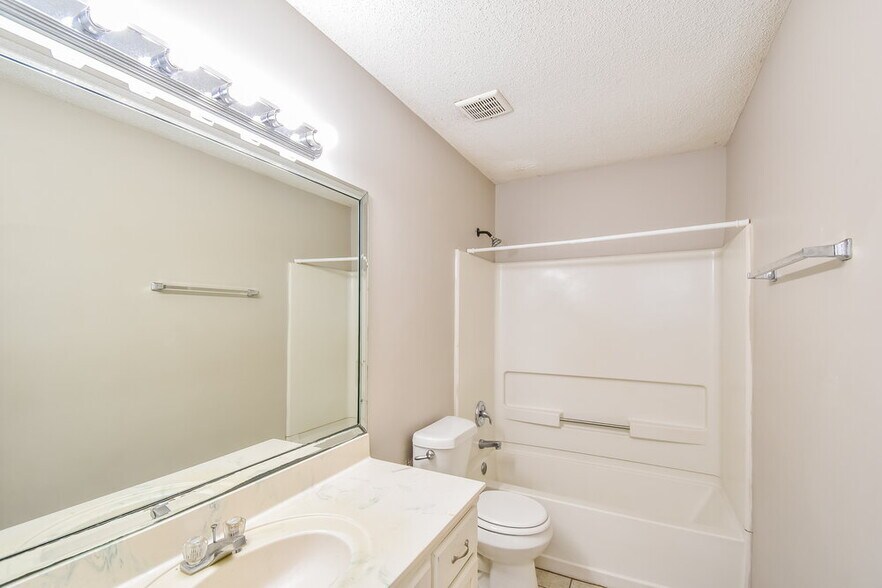 Building Photo - 6795 Black Oak Dr