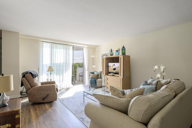 Building Photo - 1200 Marine Way