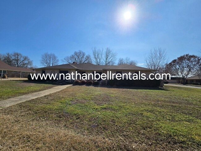 Building Photo - 3 bedroom 2 bath