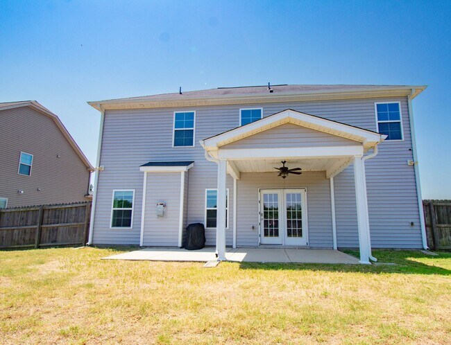 Building Photo - Available July 1! 4 Bedroom 2.5 Bathroom