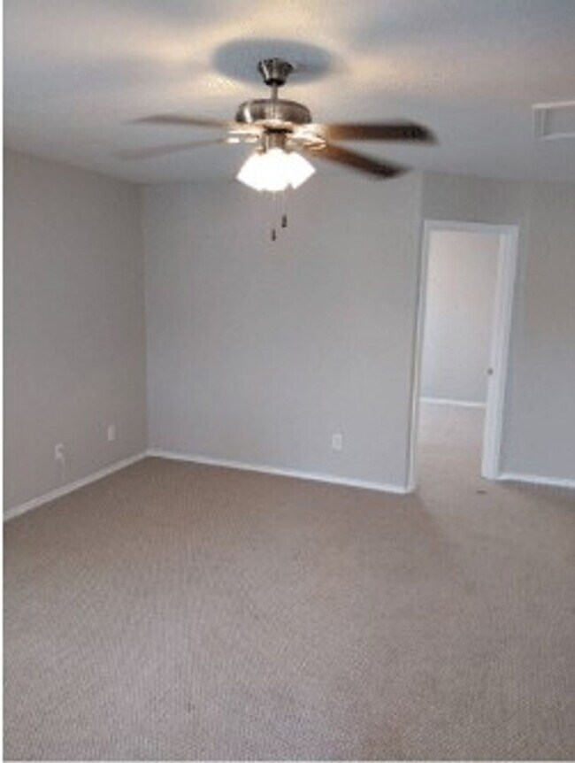Building Photo - Spacious Two-Story Home in Prime Laurel Ca...
