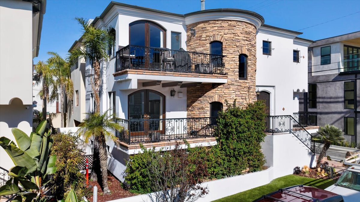 Building Photo - 3101 Vista Dr