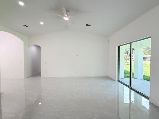 Building Photo - 1029 S 66th St