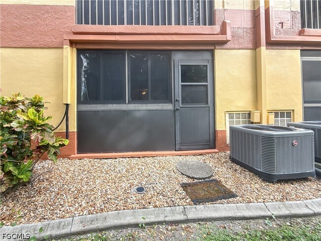 Building Photo - 6136 Whiskey Creek Dr