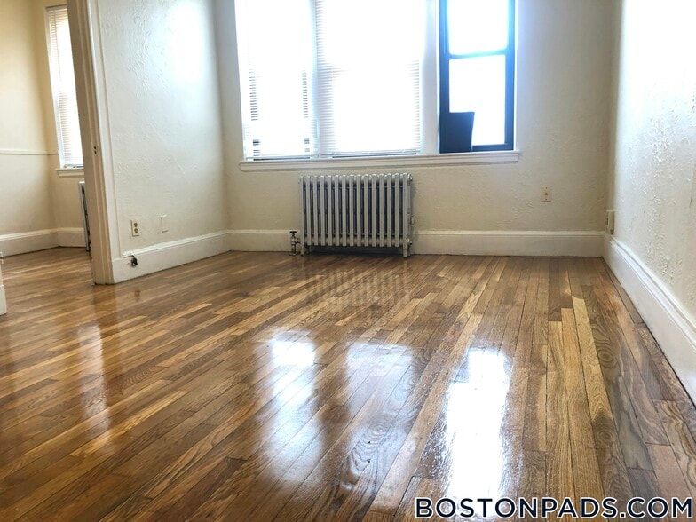 Building Photo - 63 Fellsway W