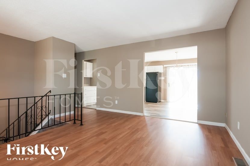 Building Photo - 9553 Winkler Dr