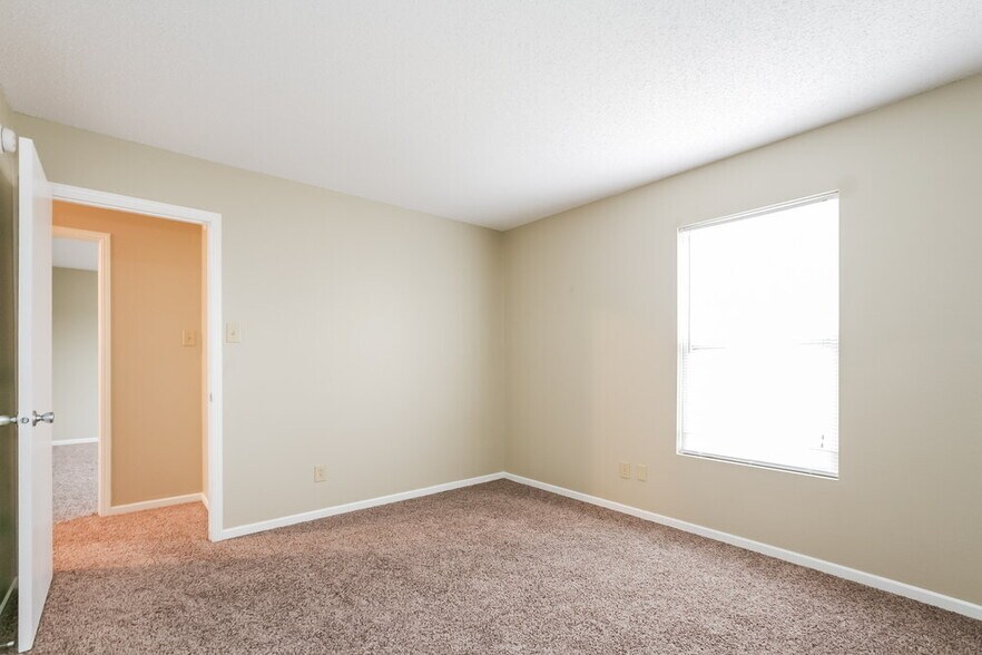 Building Photo - 9205 Middlebury Way