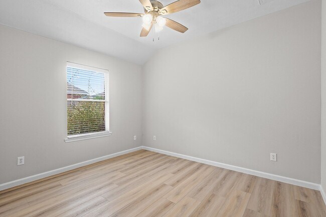 Building Photo - 25910 N Lakefair Dr