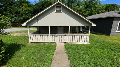 Building Photo - Fully renovated 3 bedroom, 2 bath home.