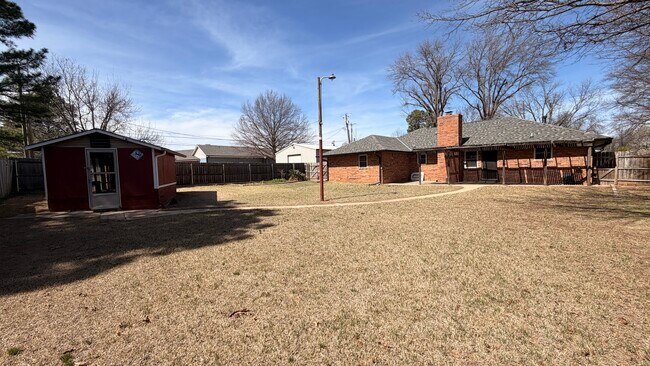 Building Photo - 209 E Cammack St