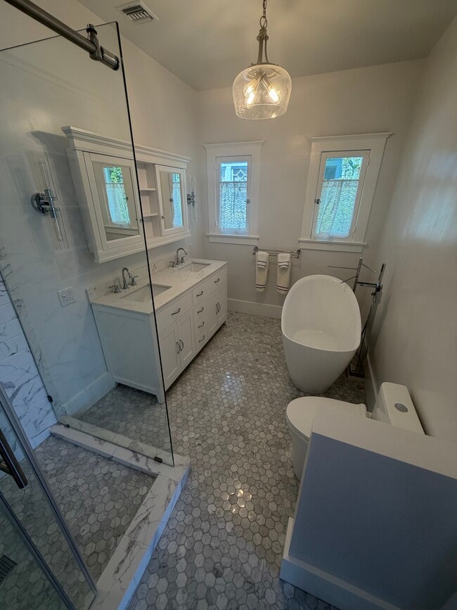 Master Bath on Suite - 713 S Bronson Ave