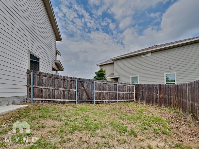 Building Photo - 2230 Sandlewood Cv