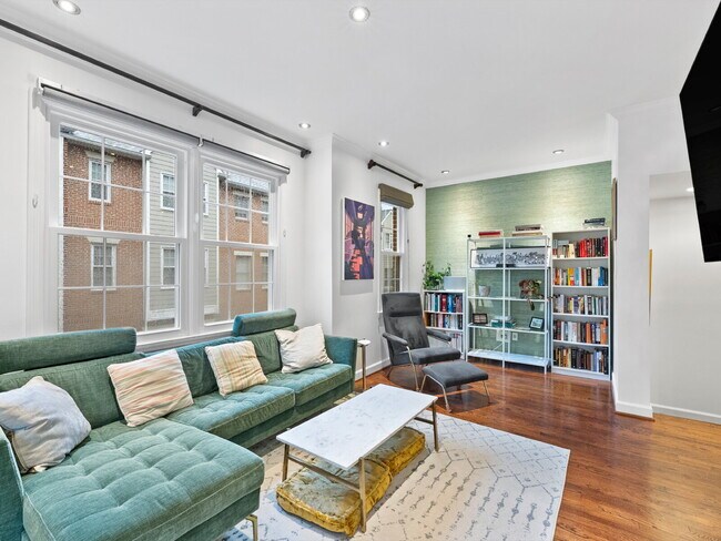 Building Photo - "Spacious 3-Bedroom Townhouse Retreat with...
