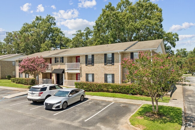 Building Photo - Gates at Summerville Apartments