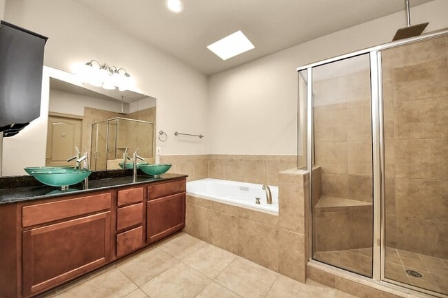 Building Photo - 5711 Kiam St