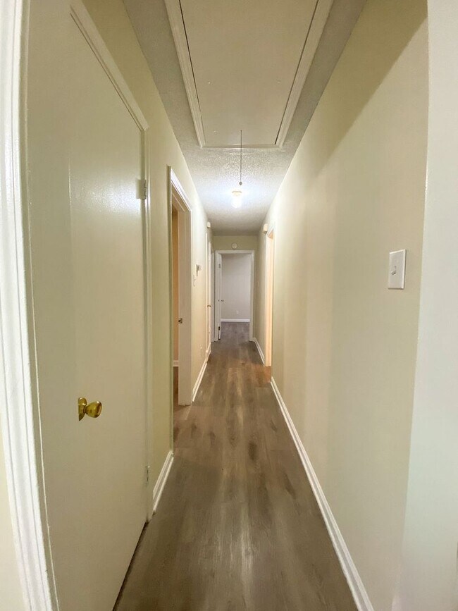 Building Photo - 3 bedroom, 2 bath near Quince and Perkins