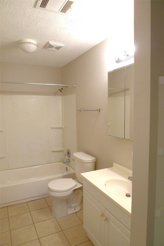 Building Photo - 19939 Great Elms Dr