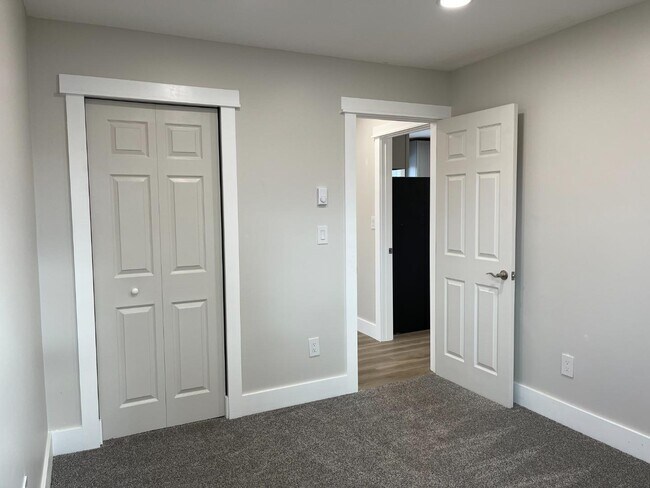 Building Photo - 2260 S 10th St W