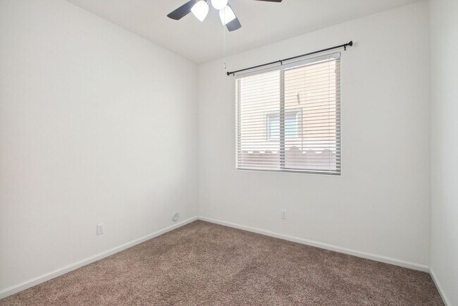 Building Photo - 4 Bedroom single family home in Phoenix