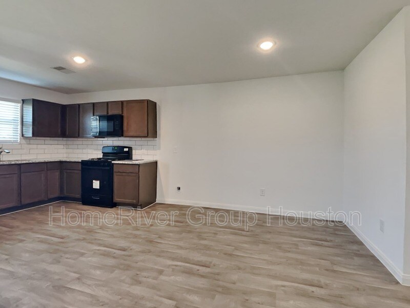 Building Photo - 18 Rd 5117