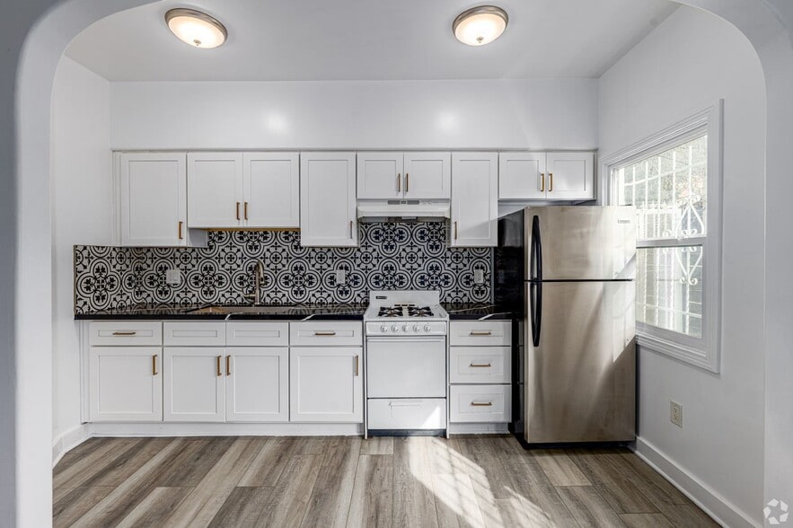 Interior Photo - 5139 Melrose Avenue