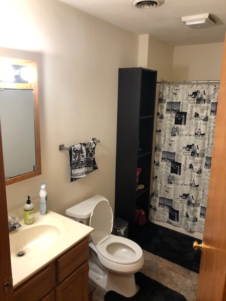 Building Photo - 611 Seminole Way