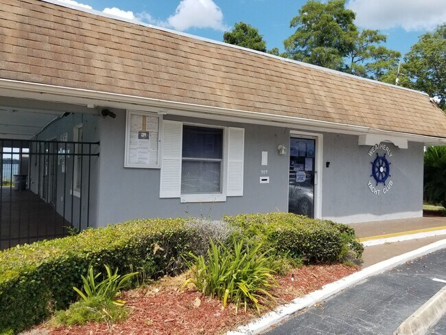 Building Photo - 937 W Oak Ridge Rd