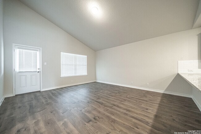 Building Photo - 909 Rolling River