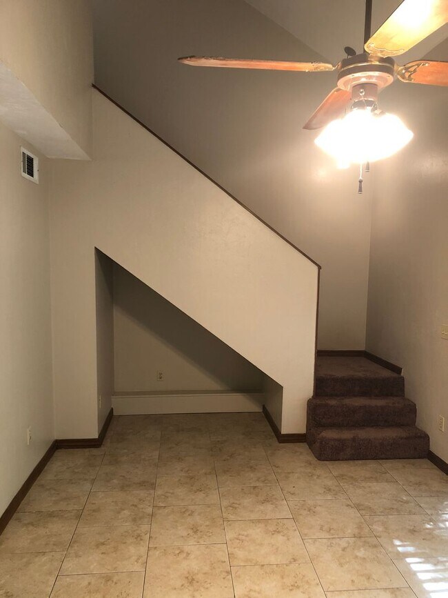 Building Photo - Woodside Villas