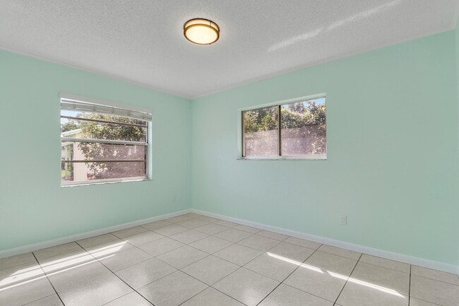 Building Photo - 2145 5th St