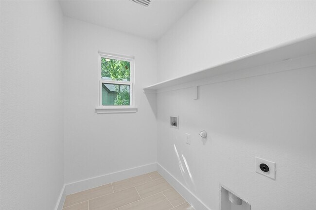 Building Photo - 825 W Walker St