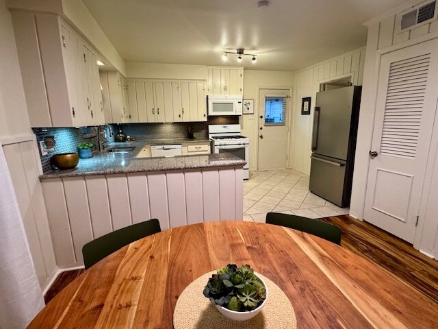 Building Photo - 1925 Peavy Rd