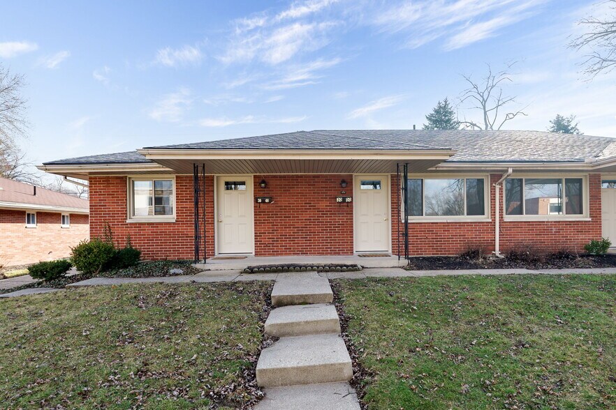 Building Photo - 3048 Southdale Dr