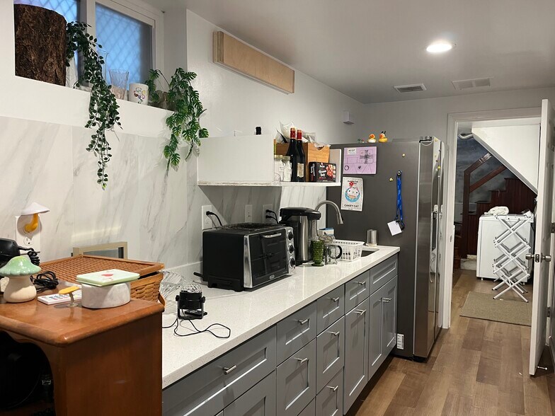 Additional kitchen area - 17 Hardwick St
