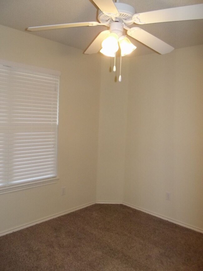 Building Photo - 3206 110th St