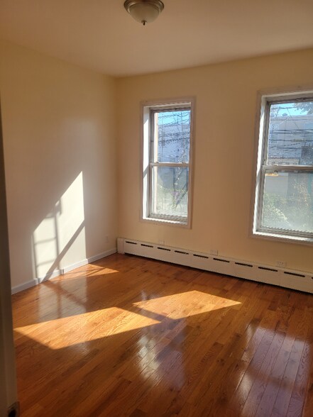 Building Photo - 22-37-2235 35th St