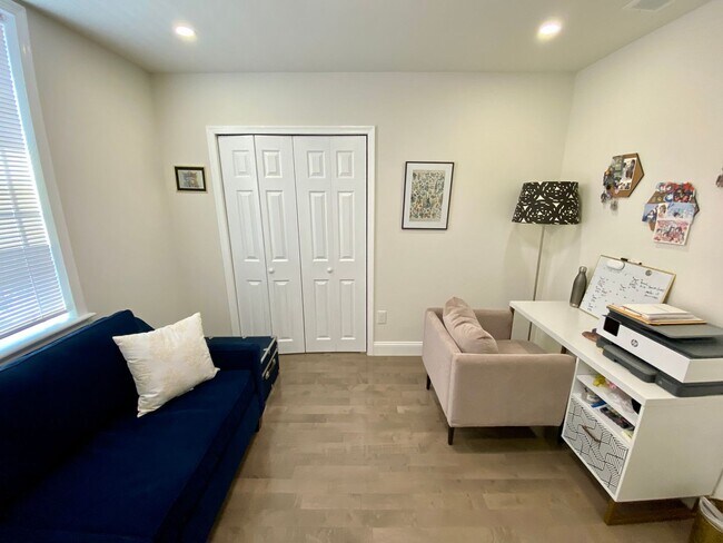 Building Photo - Beautiful 2-Bedroom Townhouse in Point Bre...
