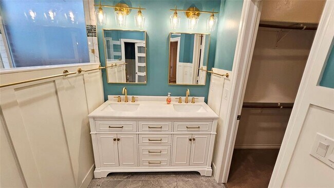 Building Photo - 1824 Woody Ln