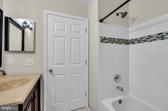 Building Photo - 206 Sandpiper Ct