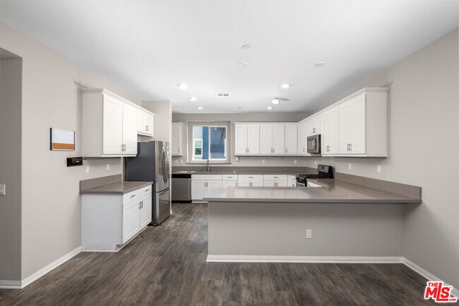 Building Photo - 757 Daniel Freeman Cir