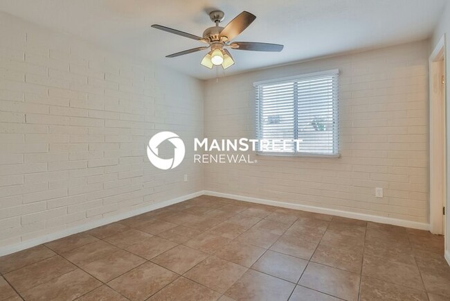 Building Photo - 7416 W Glenrosa Ave