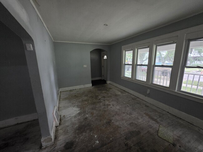 Building Photo - 15839 LaSalle St