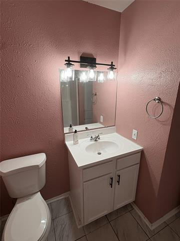 Building Photo - 2402 Leslie St