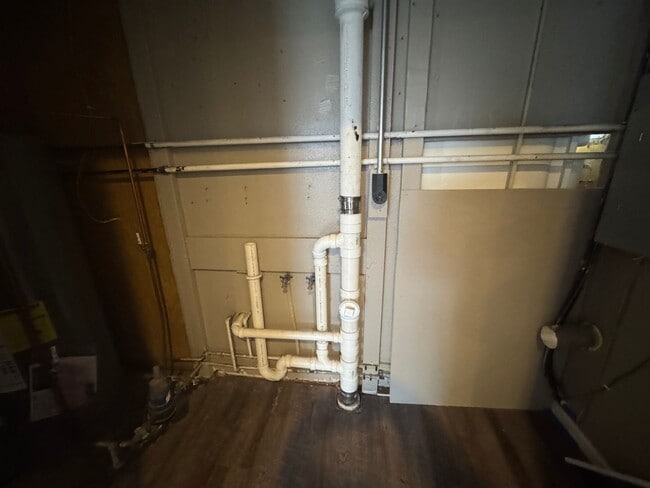 Building Photo - 3 bedroom 1 bath home in Davenport